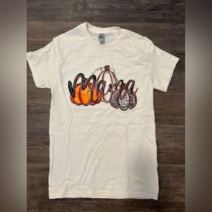 Graphic mama tee